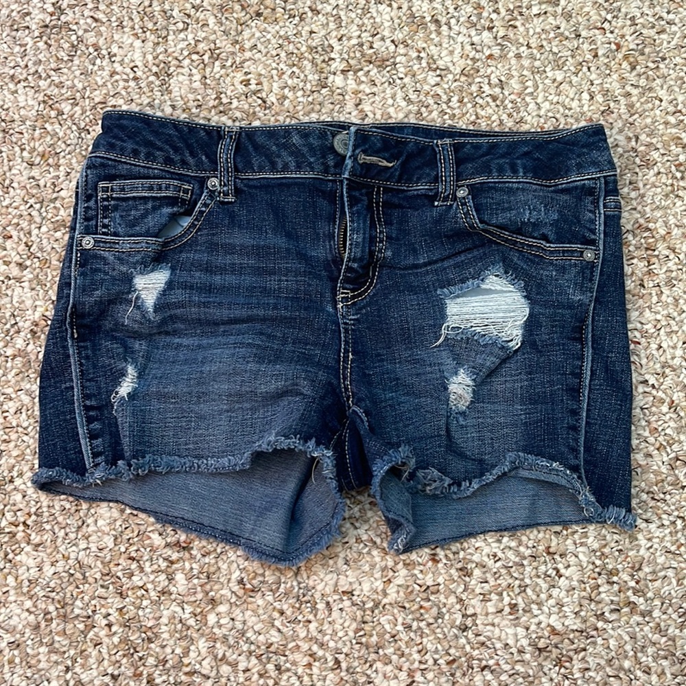 Maurice’s Distressed Jean Short Size 3/4